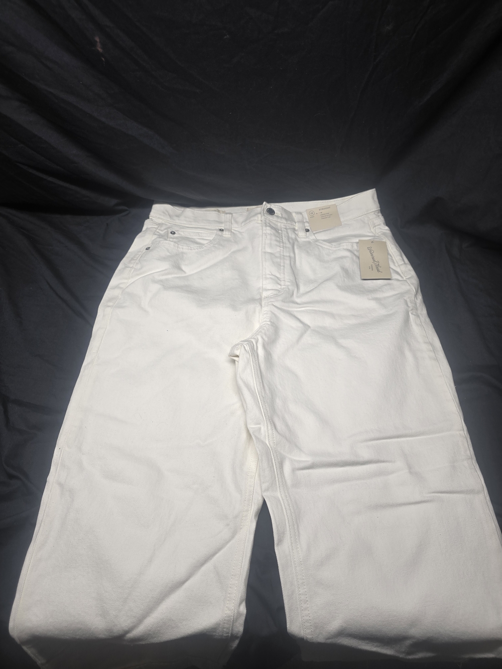 NWT Universal Thread Women's Highest Rise Straight Jeans White Button Fly.
